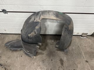 bontott VW GOLF PLUS Jobb első Dobbetét (Kerékjárati, Műanyag)