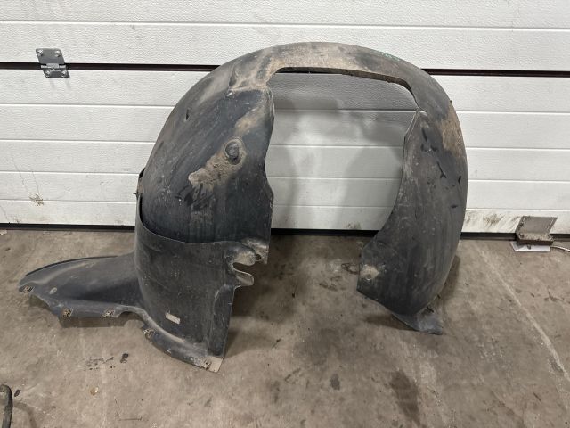 bontott VW GOLF PLUS Jobb első Dobbetét (Kerékjárati, Műanyag)