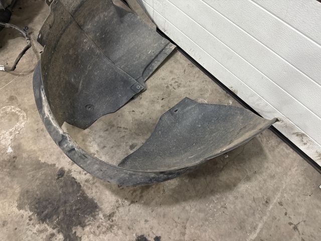 bontott VW GOLF PLUS Jobb első Dobbetét (Kerékjárati, Műanyag)