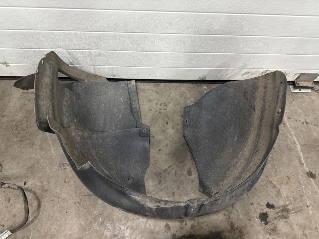 bontott VW GOLF PLUS Jobb első Dobbetét (Kerékjárati, Műanyag)