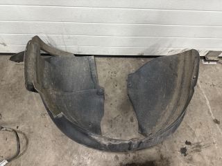 bontott VW GOLF PLUS Jobb első Dobbetét (Kerékjárati, Műanyag)