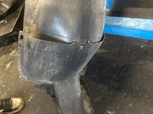 bontott VW GOLF PLUS Jobb első Dobbetét (Kerékjárati, Műanyag)