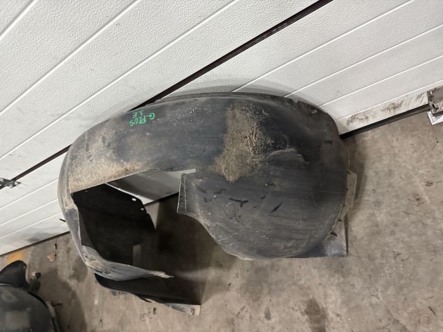 bontott VW GOLF PLUS Jobb első Dobbetét (Kerékjárati, Műanyag)