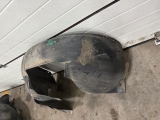 bontott VW GOLF PLUS Jobb első Dobbetét (Kerékjárati, Műanyag)