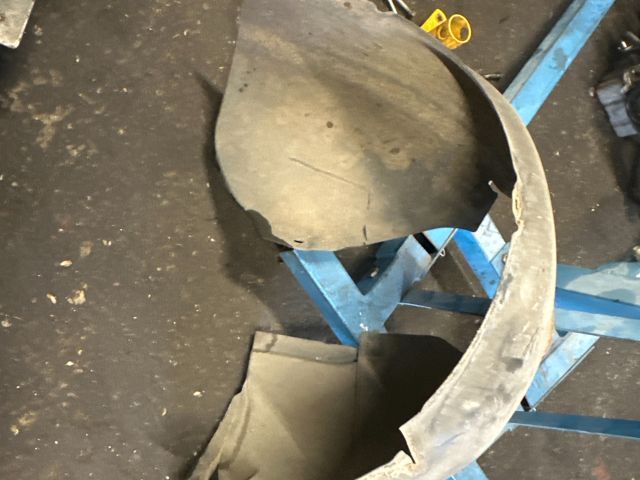 bontott VW GOLF PLUS Jobb első Dobbetét (Kerékjárati, Műanyag)