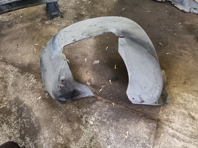 bontott VW GOLF PLUS Jobb első Első Dobbetét (Kerékjárati, Műanyag)