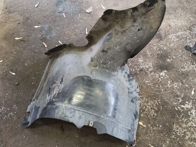 bontott VW GOLF PLUS Jobb első Első Dobbetét (Kerékjárati, Műanyag)