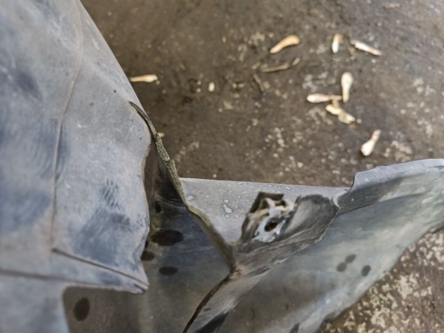 bontott VW GOLF PLUS Jobb első Első Dobbetét (Kerékjárati, Műanyag)