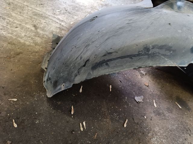 bontott VW GOLF PLUS Jobb első Első Dobbetét (Kerékjárati, Műanyag)