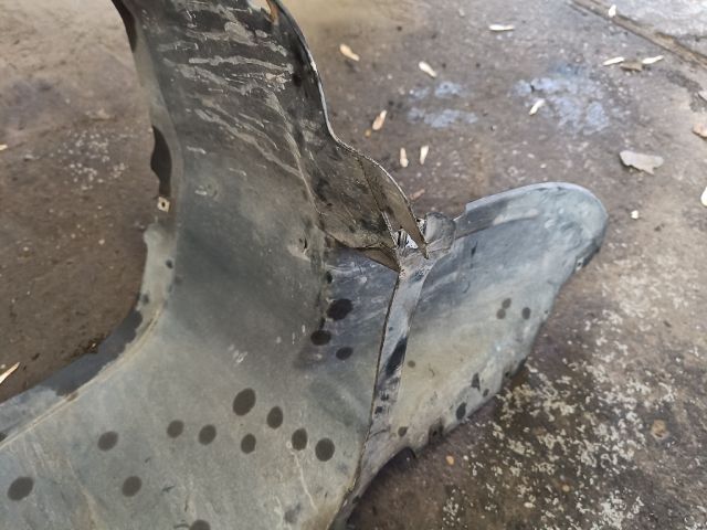 bontott VW GOLF PLUS Jobb első Első Dobbetét (Kerékjárati, Műanyag)