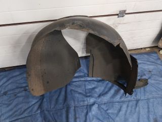 bontott VW GOLF PLUS Jobb első Első Dobbetét (Kerékjárati, Műanyag)