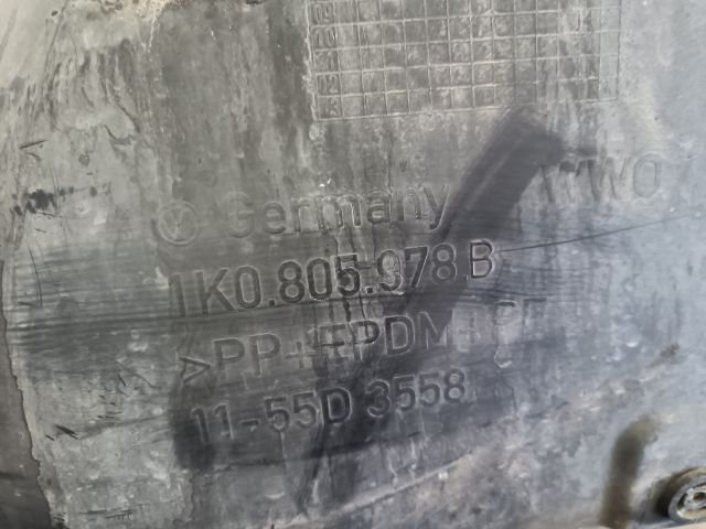 bontott VW GOLF PLUS Jobb első Első Dobbetét (Kerékjárati, Műanyag)