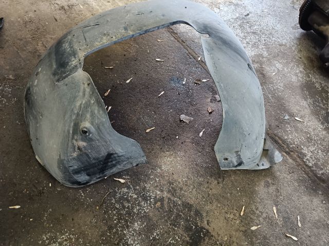 bontott VW GOLF PLUS Jobb első Első Dobbetét (Kerékjárati, Műanyag)