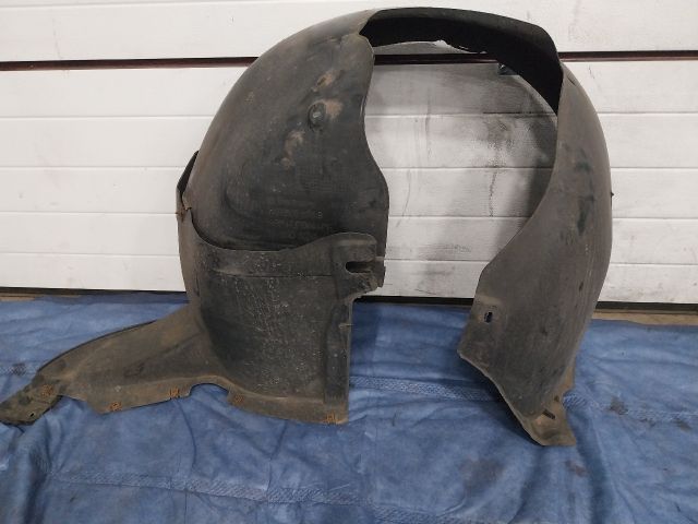 bontott VW GOLF PLUS Jobb első Első Dobbetét (Kerékjárati, Műanyag)