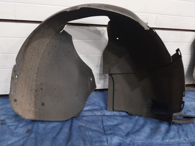 bontott VW GOLF PLUS Jobb első Első Dobbetét (Kerékjárati, Műanyag)