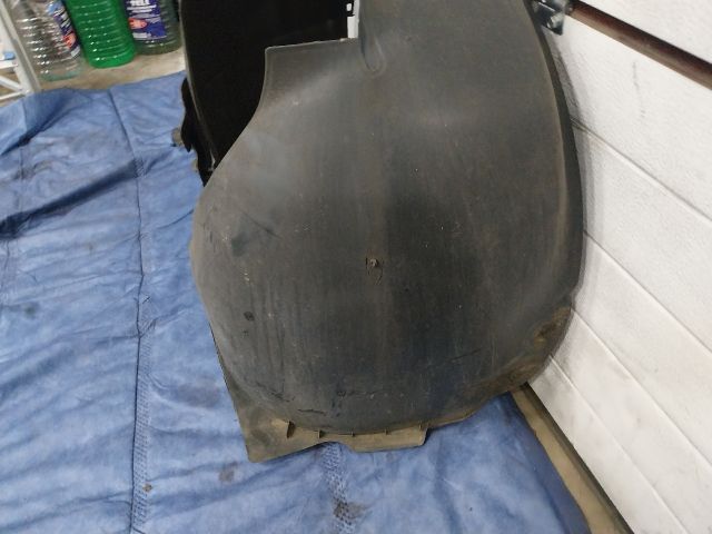 bontott VW GOLF PLUS Jobb első Első Dobbetét (Kerékjárati, Műanyag)