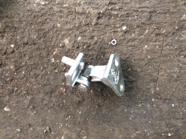 bontott VW GOLF PLUS Jobb első Felső Zsanér