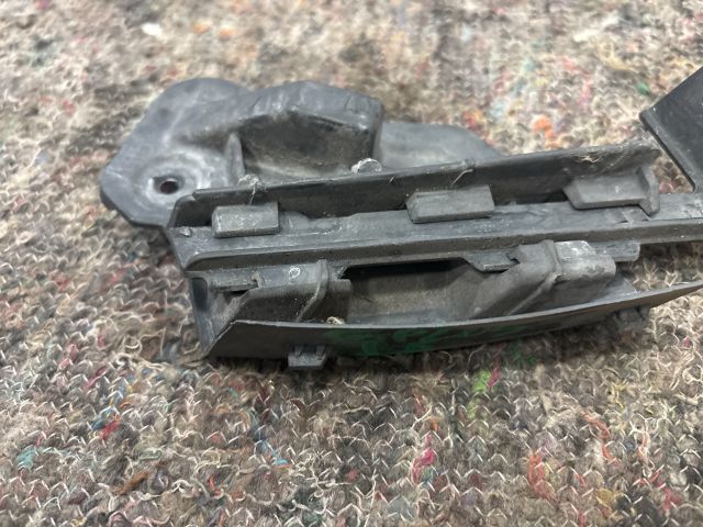 bontott VW GOLF PLUS Jobb első Oldal Lökhárító Tartó (Műanyag)