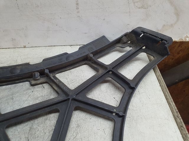 bontott VW GOLF PLUS Jobb első Oldal Lökhárító Tartó (Műanyag)