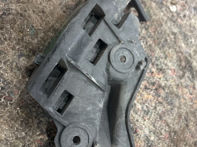 bontott VW GOLF PLUS Jobb első Oldal Lökhárító Tartó (Műanyag)