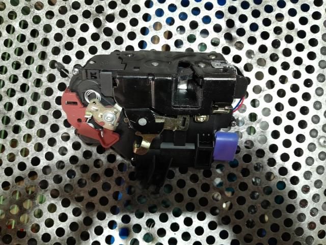 bontott VW GOLF PLUS Jobb első Zsanér