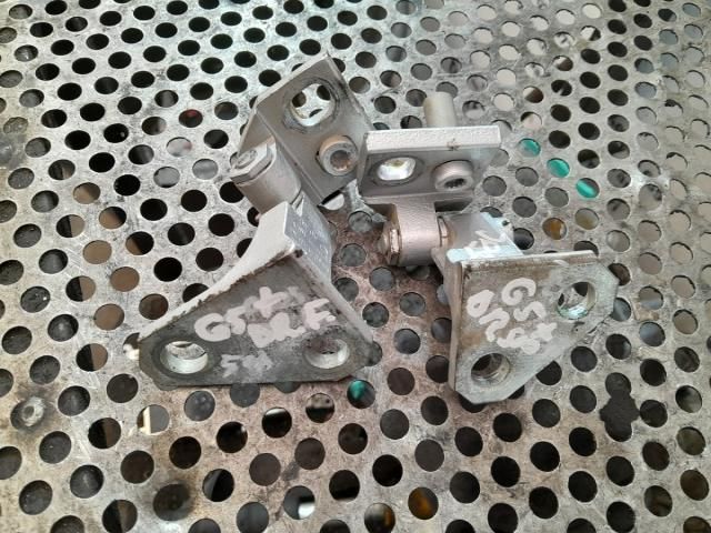 bontott VW GOLF PLUS Jobb első Zsanér