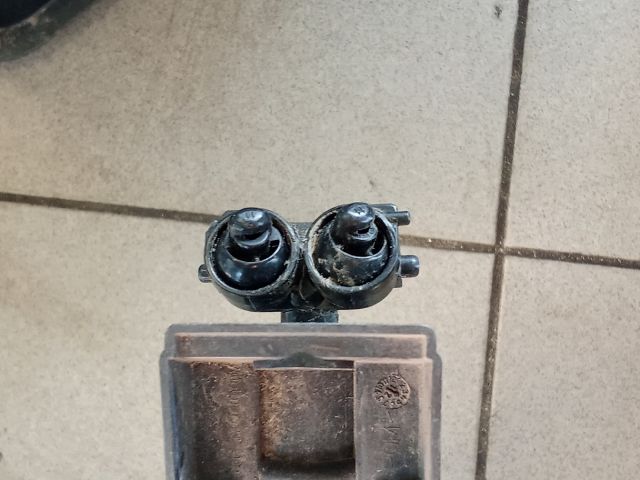 bontott VW GOLF PLUS Jobb Fényszórómosó Fúvóka