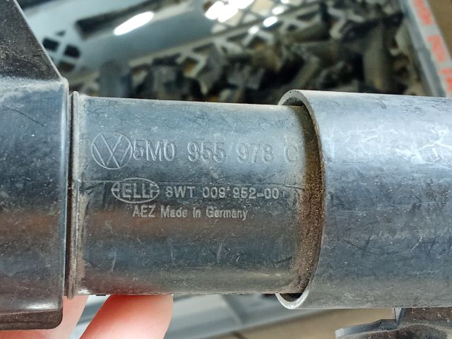 bontott VW GOLF PLUS Jobb Fényszórómosó Fúvóka