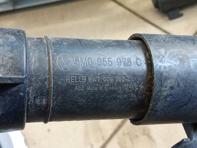 bontott VW GOLF PLUS Jobb Fényszórómosó Fúvóka