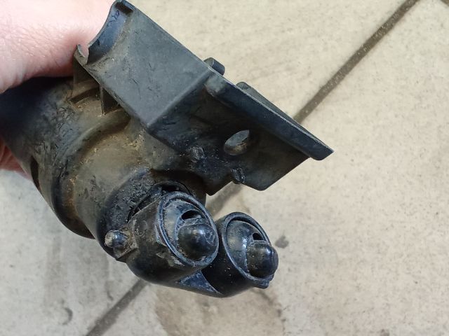 bontott VW GOLF PLUS Jobb Fényszórómosó Fúvóka