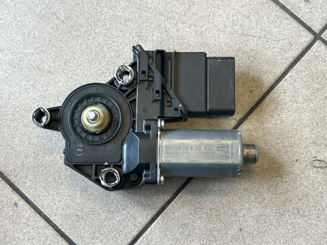 bontott VW GOLF PLUS Jobb hátsó Ablakemelő Motor