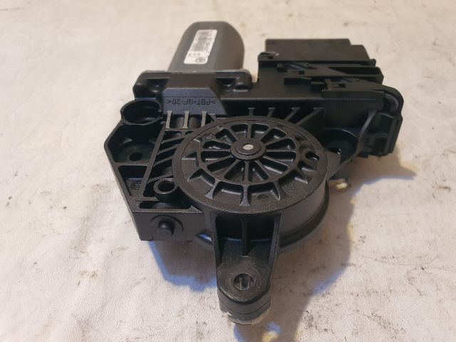 bontott VW GOLF PLUS Jobb hátsó Ablakemelő Motor