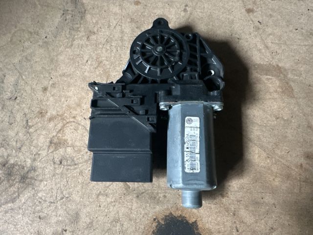 bontott VW GOLF PLUS Jobb hátsó Ablakemelő Motor