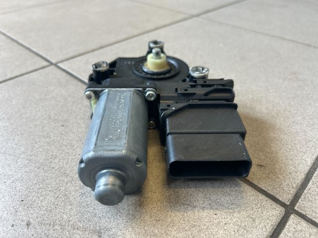 bontott VW GOLF PLUS Jobb hátsó Ablakemelő Motor