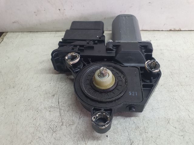 bontott VW GOLF PLUS Jobb hátsó Ablakemelő Motor