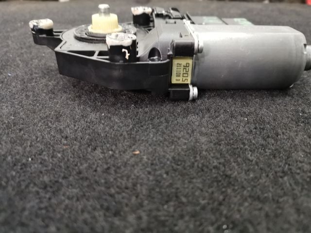 bontott VW GOLF PLUS Jobb hátsó Ablakemelő Motor