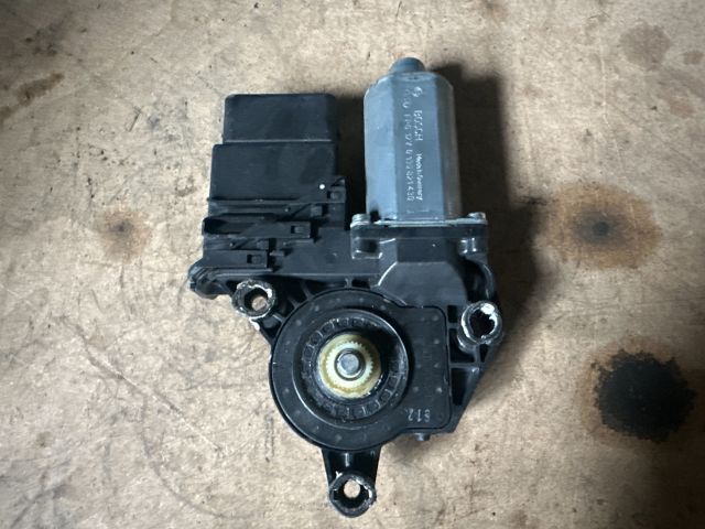 bontott VW GOLF PLUS Jobb hátsó Ablakemelő Motor