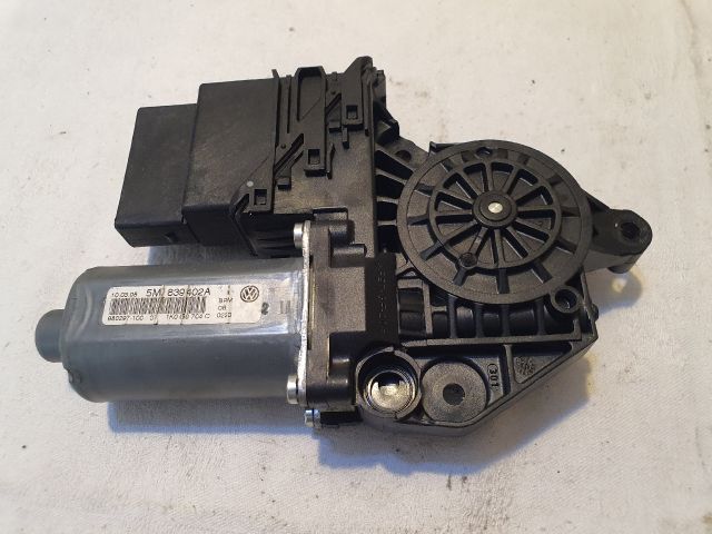 bontott VW GOLF PLUS Jobb hátsó Ablakemelő Motor