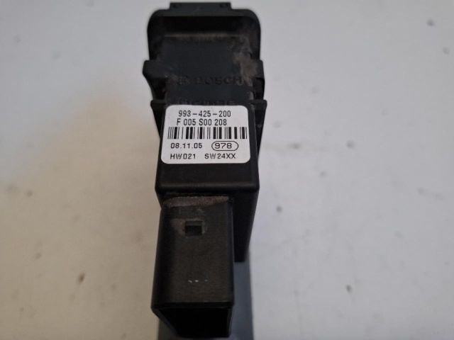 bontott VW GOLF PLUS Jobb hátsó Ablakemelő Motor