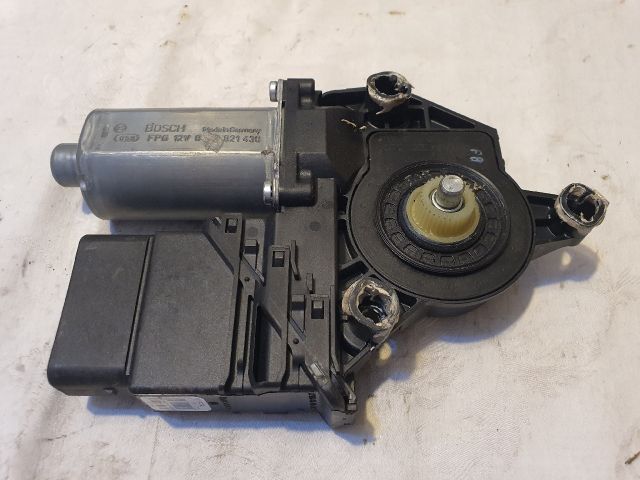 bontott VW GOLF PLUS Jobb hátsó Ablakemelő Motor