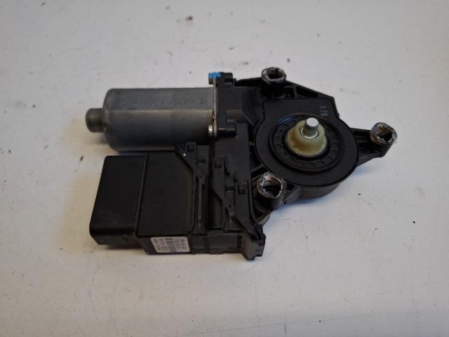bontott VW GOLF PLUS Jobb hátsó Ablakemelő Motor