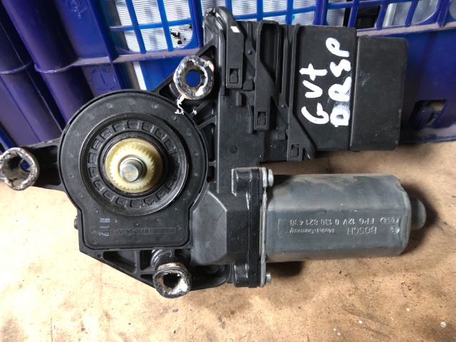 bontott VW GOLF PLUS Jobb hátsó Ablakemelő Motor