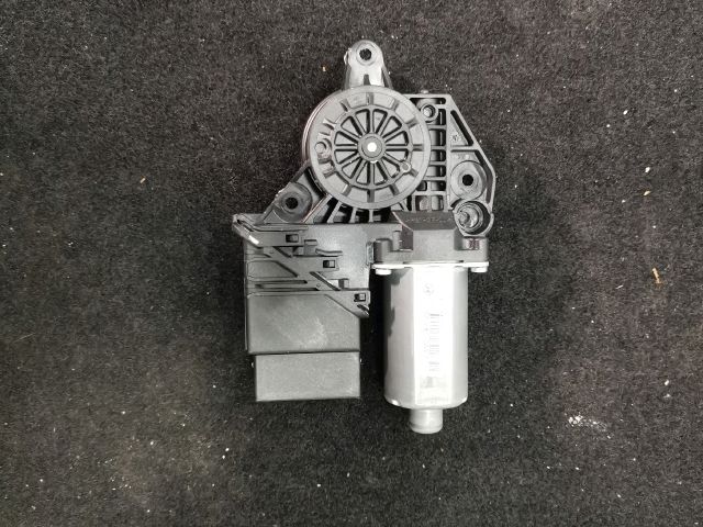 bontott VW GOLF PLUS Jobb hátsó Ablakemelő Motor