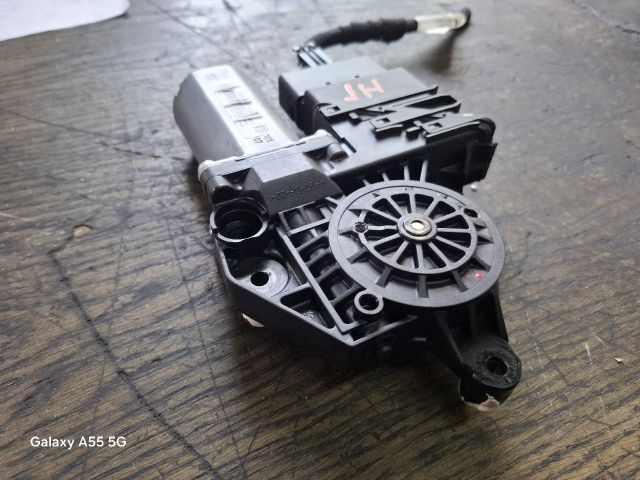 bontott VW GOLF PLUS Jobb hátsó Ablakemelő Motor