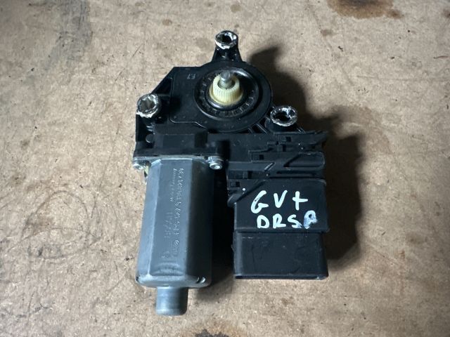 bontott VW GOLF PLUS Jobb hátsó Ablakemelő Motor