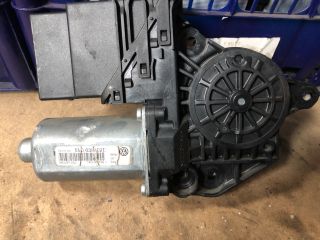 bontott VW GOLF PLUS Jobb hátsó Ablakemelő Motor