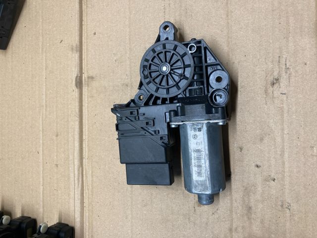 bontott VW GOLF PLUS Jobb hátsó Ablakemelő Motor