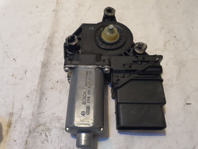 bontott VW GOLF PLUS Jobb hátsó Ablakemelő Motor