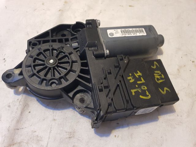 bontott VW GOLF PLUS Jobb hátsó Ablakemelő Motor
