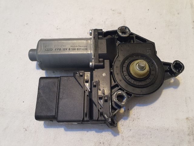 bontott VW GOLF PLUS Jobb hátsó Ablakemelő Motor